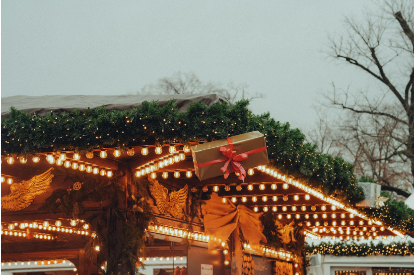 christmas roofline lights installed by santas lights in sacramento